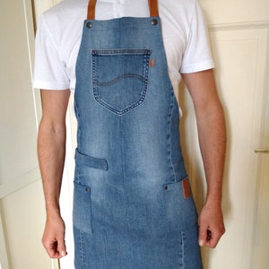 Cooking apron/barbecue apron made of light blue denim with removable leather straps