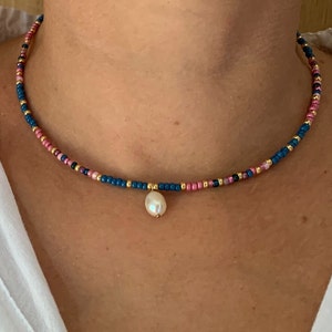 14K GF blauwe en roze zaadkraal en zoetwaterparelketting, blauwe en roze ketting, zaadkraalketting, boho chique ketting