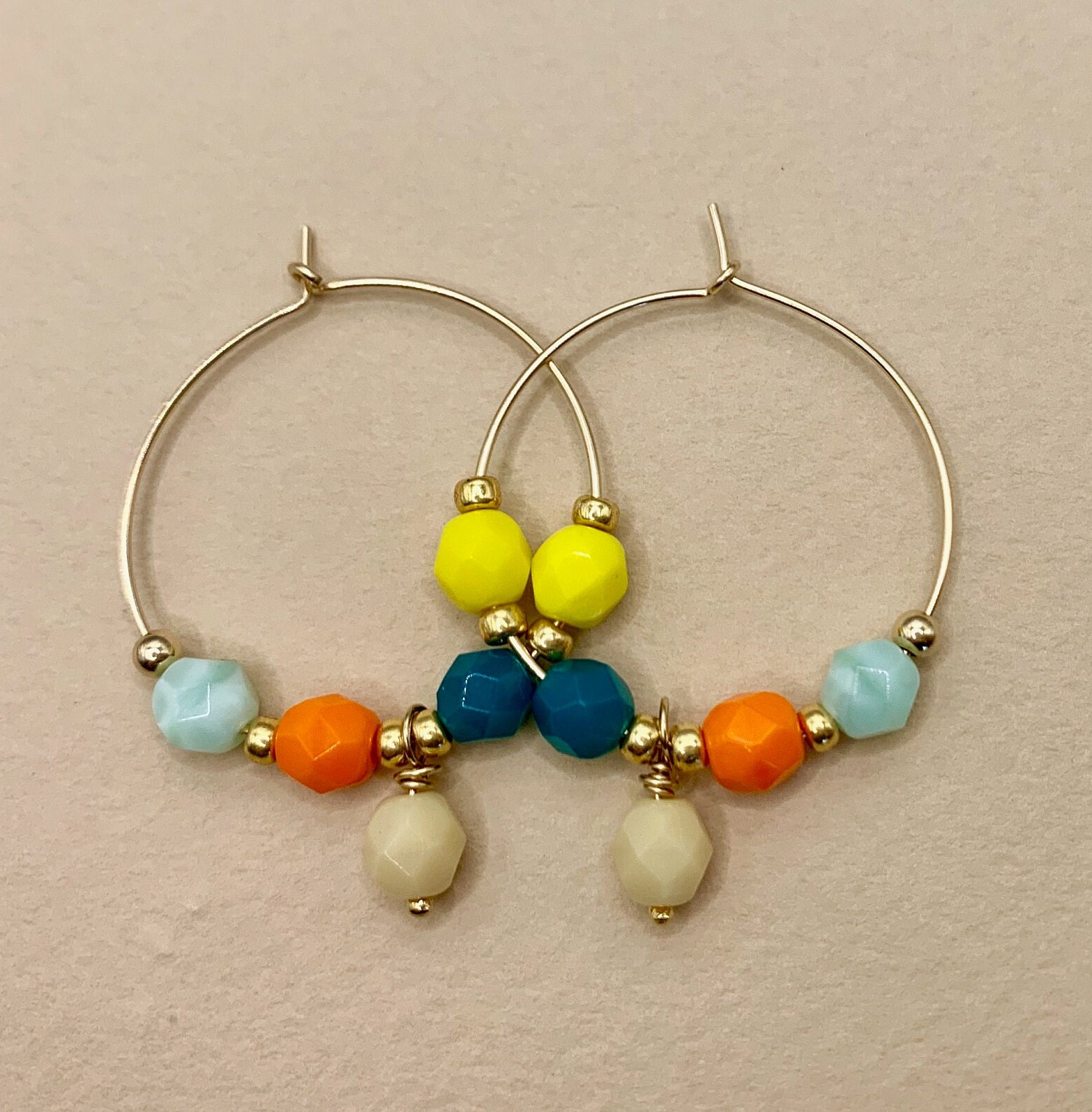 ピアス 18K Yellow / White Gold Beaded Beads Hoop Gold Filled Multicolored Beads Hoops Earrings, Bright Colors