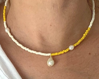 Gold, white and yellow seed bead necklace and pearl, white yellow seed bead choker necklace, delicate seed bead choker, bead jewelry gift