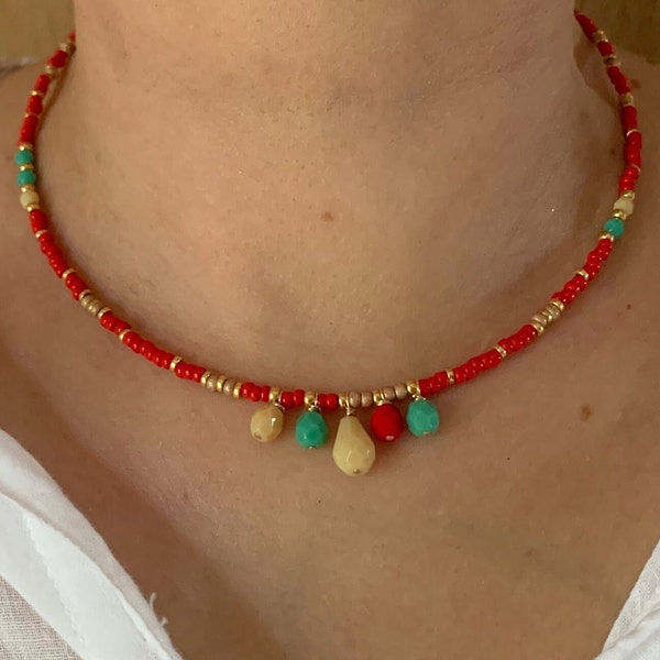 Collier 14K GF perle de rocaille rouge et breloques perles, collier perle rouge, collier rouge, ras du cou perle boho et breloques, cadeau