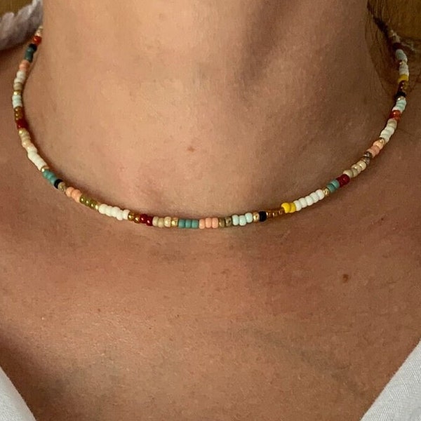 14K GF mehrfarbige Saatperlenkette, mehrfarbige Perlenkette, Miyuki-Halskette mehrfarbige Halskette minimalistischer Choker Boho Chic