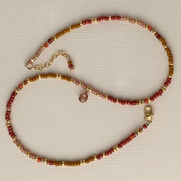 Collier de perles de rocaille rouge et safran, collier perles de rocaille, collier coloré, collier ras du cou, bijou, cadeau mode pour elle