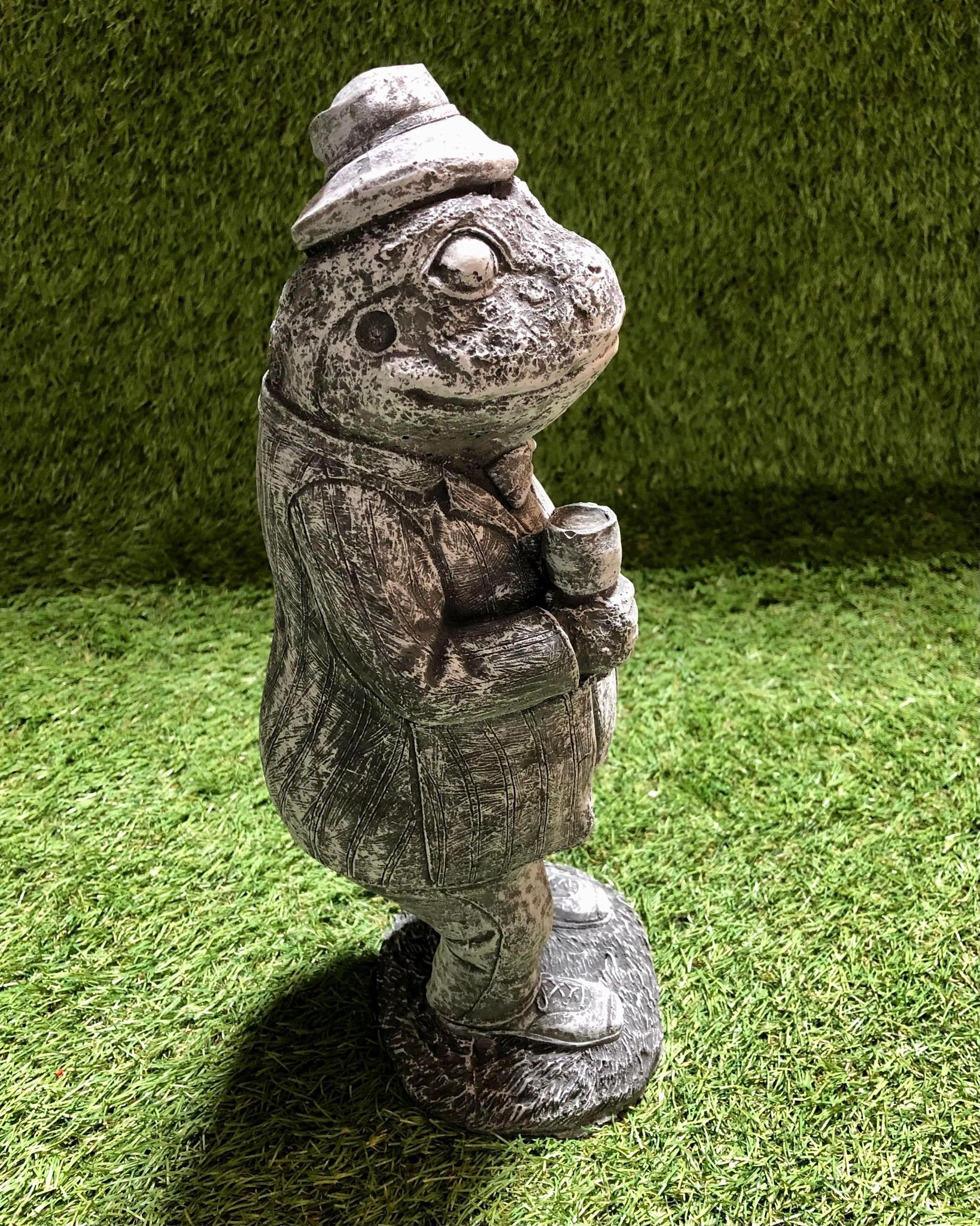 Concrete Toad / Frog Wind in the Willows Garden Sculpture Lawn Ornament ...