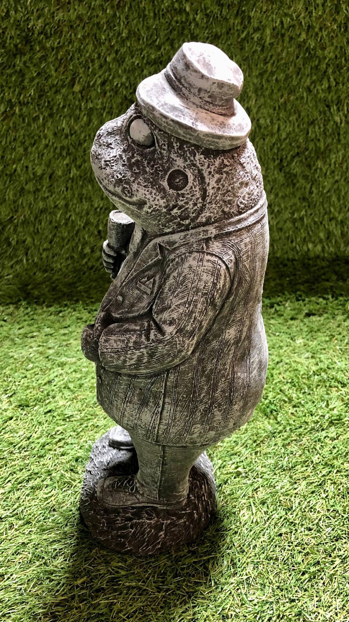 Concrete Toad / Frog Wind in the Willows Garden Sculpture Lawn Ornament ...