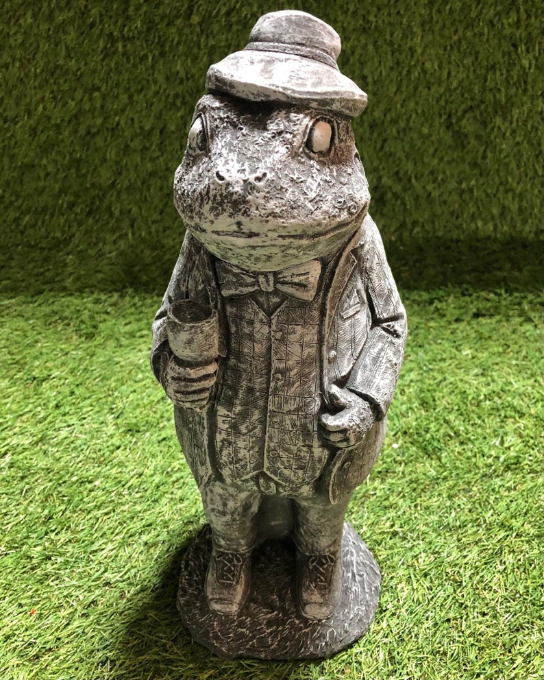 Concrete Toad / Frog Wind in the Willows Garden Sculpture Lawn Ornament ...