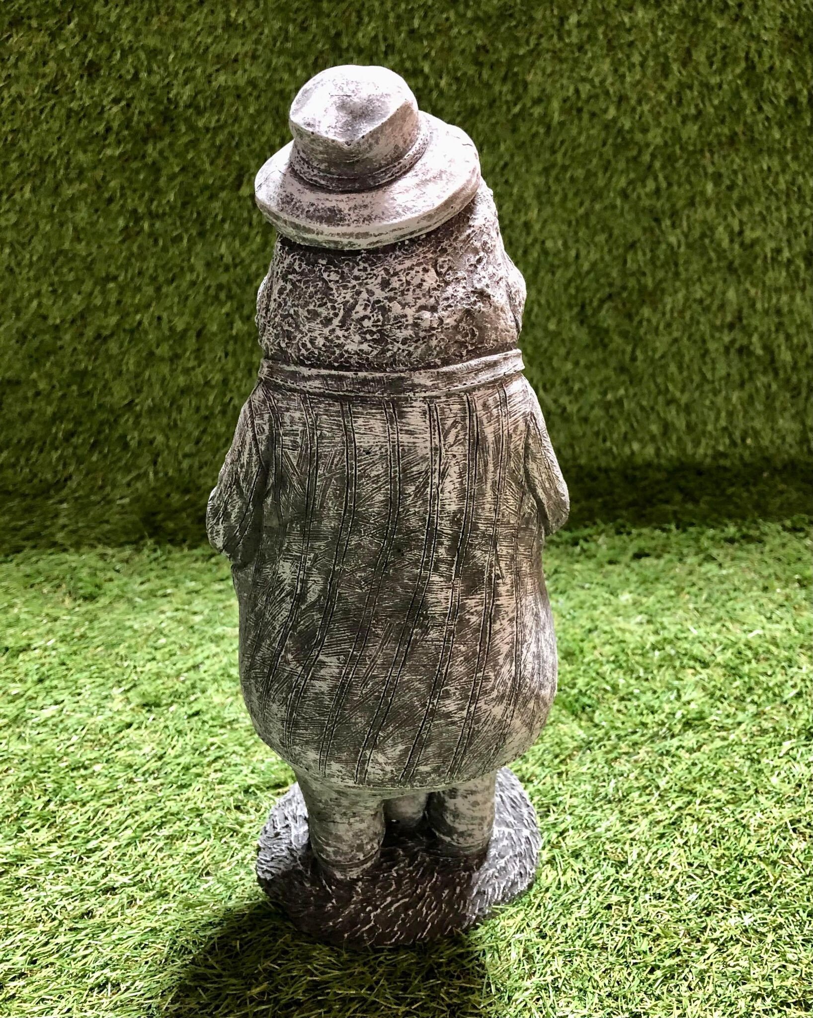 Concrete Toad / Frog Wind in the Willows Garden Sculpture Lawn Ornament ...