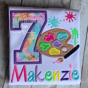 Chemise d'anniversaire avec palette de peinture brodée : fête de filles personnalisée