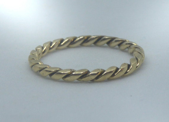 Tiny Vintage 15ct Gold Twist Ring. Stacking Ring.