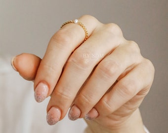 Piccolo anello a catena con perle • Delicato anello a catena riempito in oro 14k • Anello minimalista con perle d'acqua dolce • Anello a catena sottile • BYSDMJEWELS