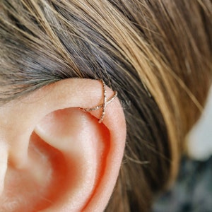 Juego de 2 o Ear Cuff individual • Ear Cuff de doble línea y entrecruzado • Ear Cuff sin perforación para cartílago • Ear Cuff texturizado • Ear Cuff con corte de diamante