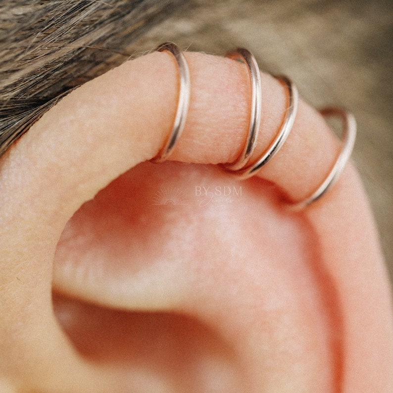 Manchette d'oreille minuscule Criss Cross Ear Cuff No Piercing Ear Cuff Cartilage Boucle d'oreille Or 18 carats Manchette d'oreille Dainty Ear Cuff Silver Earcuff Simple Ear Cuff 2 Double Line