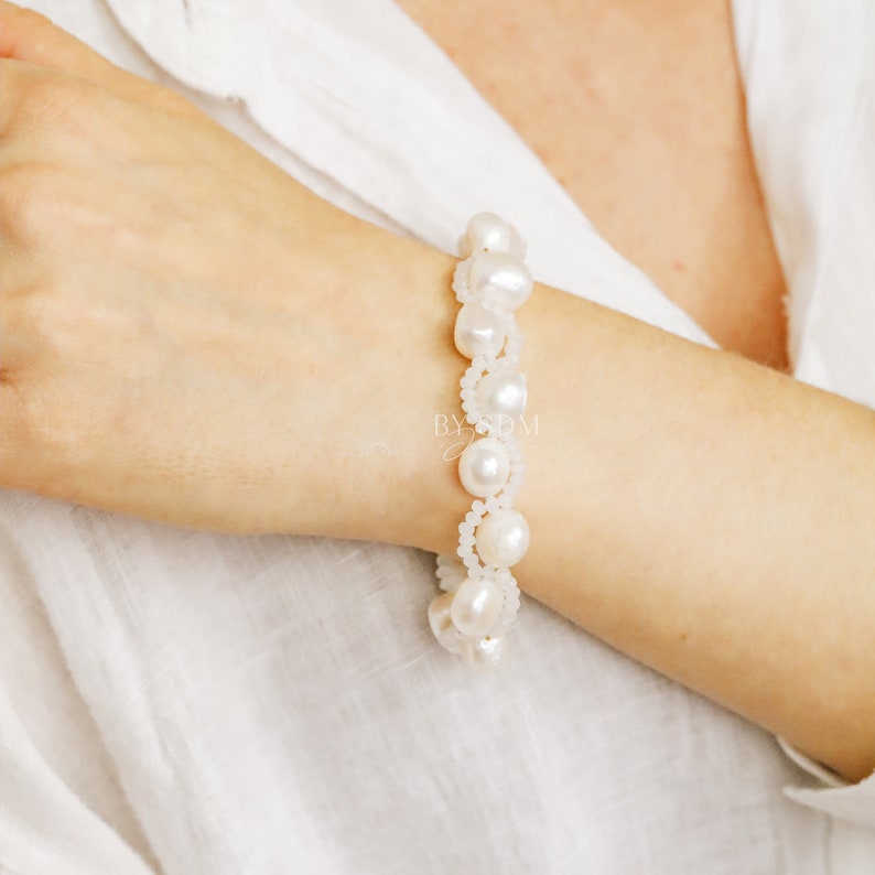 Bracciale con vere perle d'acqua dolce naturali Bracciale delicato in acciaio inossidabile Bracciale con perline e perline Regalo per la damigella d'onore Regalo di San Valentino immagine 4