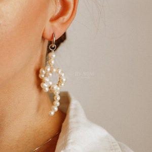 Boucles d'oreilles en forme de noeud de perles Cadeau à nouer Bijoux de demoiselle d'honneur Créoles de perles Bijoux de mariée Cadeau pour proposition de demoiselle d'honneur BYSDMJEWELS image 4