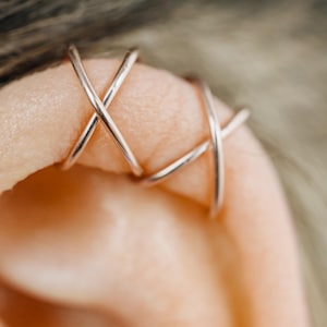 Juego de dos manguitos para orejas Criss Cross y Double Line en plata de ley, manguitos para orejas Criss Cross de 18 kt, manguitos para orejas sin perforar, piercing falso para hélice, envoltura para orejas