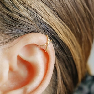 Criss Cross Ohrmanschette • Ohrmanschette ohne Piercing • Gold Ohrmanschette • Ohrmanschette • Fake Helix Piercing • Ohrmanschetten • BYSDMJEWELS