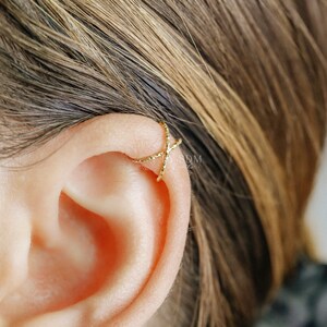 Ensemble de 2 ou manchette d'oreille simple Manchette d'oreille double ligne et entrecroisée Manchette d'oreille sans cartilage piercing Manchette d'oreille texturée Manchette d'oreille taillée en diamant image 5