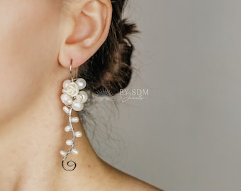 Boucles d'oreilles florales avec perles • Boucles d'oreilles de mariée florales avec perles • Boucles d'oreilles de mariage florales • Boucles d'oreilles de mariage avec perles florales • BYSDMJEWELS