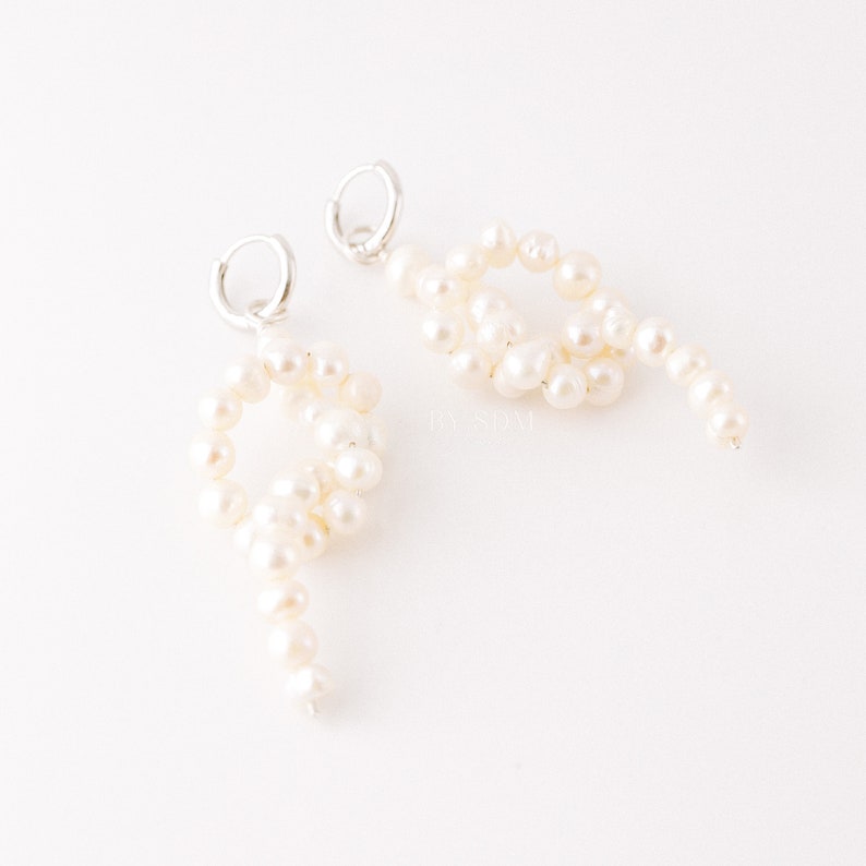 Boucles d'oreilles en forme de noeud de perles Cadeau à nouer Bijoux de demoiselle d'honneur Créoles de perles Bijoux de mariée Cadeau pour proposition de demoiselle d'honneur BYSDMJEWELS image 8