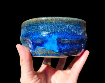 Gasgestookt steengoed Chawan 5" x 3" Ocean Wave geïnspireerd blauw met artistieke voet