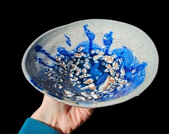 Handgemaakte sodagestookte Shinokom: kobaltblauw glazuur, unieke oveneffecten, decoratieve keramiekkunst (7")
