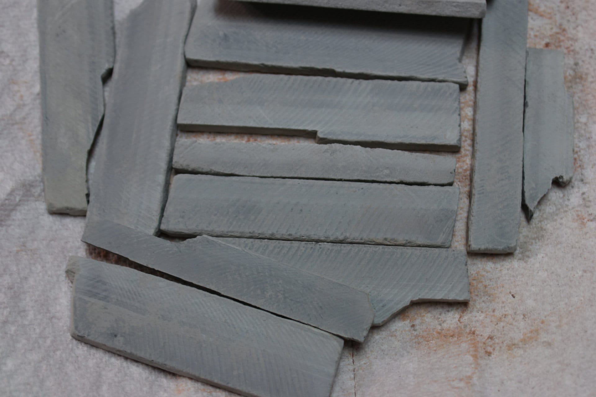 Mixed Slates (Pencils, Bars, Blocks or Shale Slates) – Earth's