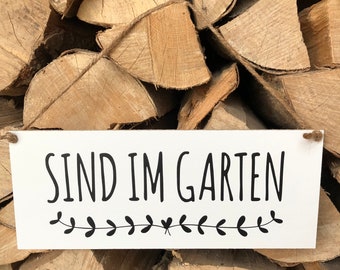 Schild Sind im Garten