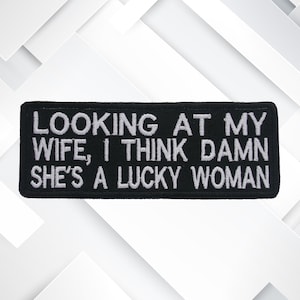 Looking At My Wife I Think Damn She&#39;s A Lucky Woman Embroidered Patch Iron On Custom Badge Name Vest Jacket Clothing Backpack Travel Gift