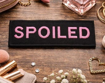 Parche con texto rosa "SPOILED" / Parche termoadhesivo / "Daddy's Girl" / "Moker Chick" / Aplique bordado para coser en ropa, chalecos, chaquetas y mochilas.