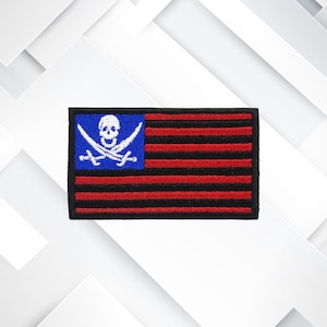 Parche de bandera pirata termoadhesivo con calavera bordada y espadas cruzadas para chaqueta, chaleco, mochila, insignia de Jolly Roger y equipo náutico.