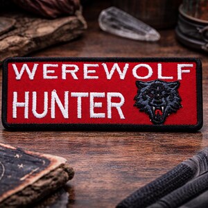 Parche de cazador de hombres lobo/parche termoadhesivo/regalo de terror/cazador de monstruos/aplicación bordada para coser en ropa, chalecos, chaquetas, mochilas, sombreros y equipo.