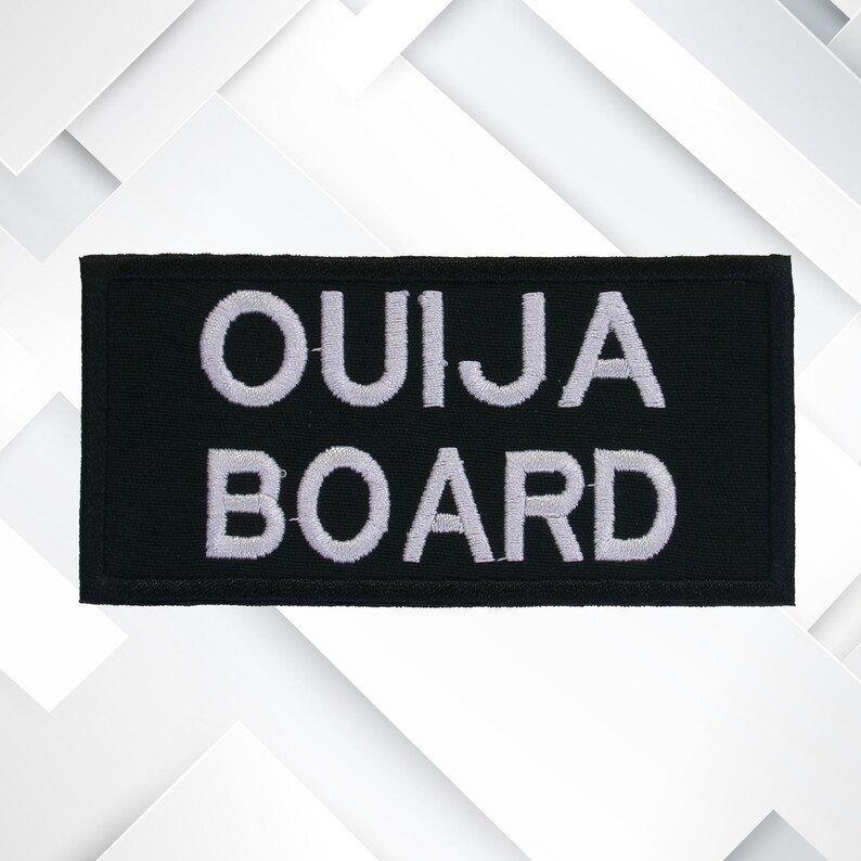 Puede incluir: Parche bordado negro con texto blanco que dice "OUIJA BOARD".