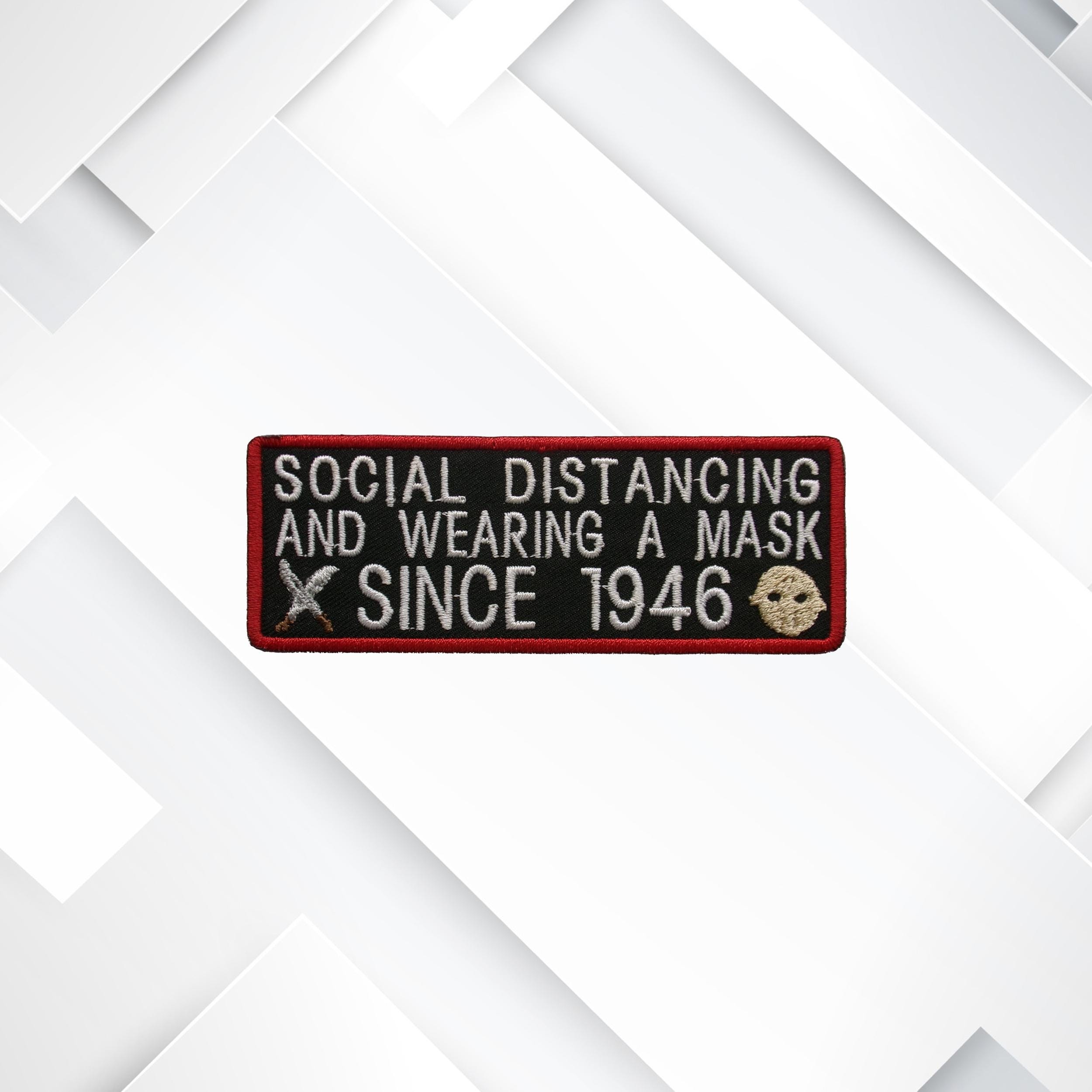 Opstrijkbare horrormaskerpatch geborduurde sociale afstand sinds  1946-appliqué voor jas, vest, rugzak, grappige slasher-filmfanbadge - Etsy  België, image size:2500x2500