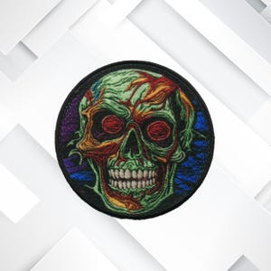 Parche termoadhesivo de calavera zombi para coser o aplicar en chaquetas, mochilas, ropa, insignias de fan del terror, accesorio punk de Halloween o regalo de no muertos.
