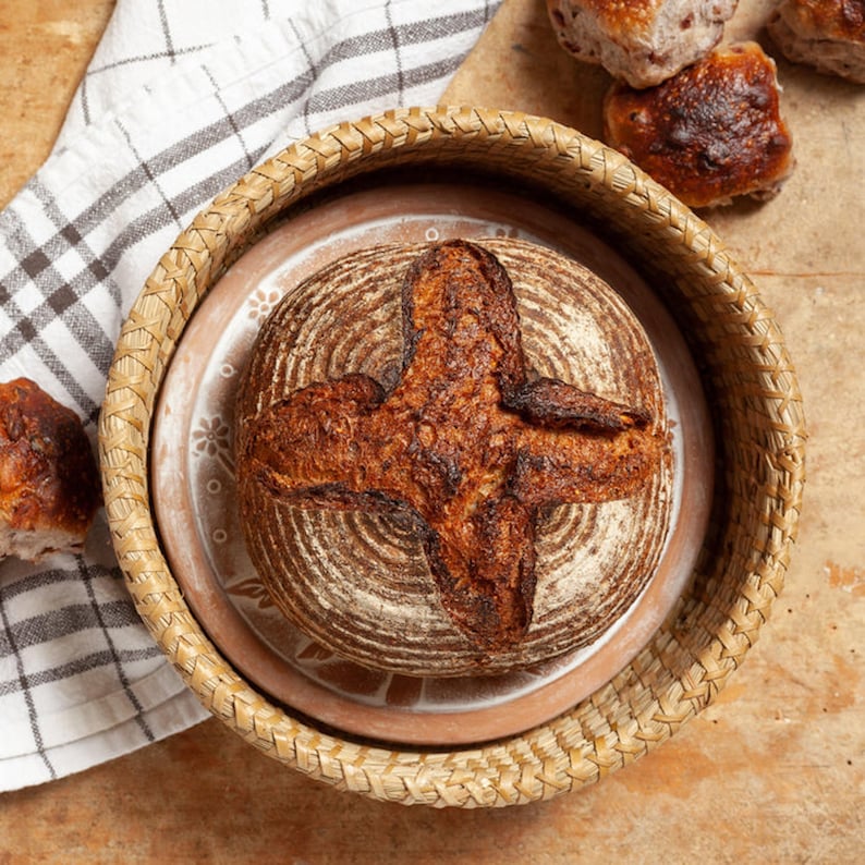 Bread Basket with Terracotta Warmer, Engraved with Nature-Inspired Birds of a Feather Design image 5