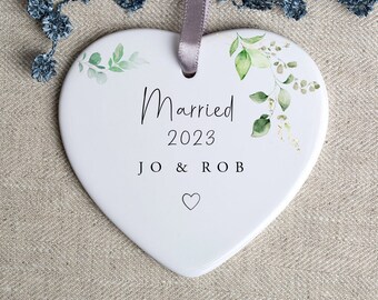 Newlywed Gift - Personalised Married Porcelain Ornament - Bride and Groom Gifts - Wedding Anniversary - HO72