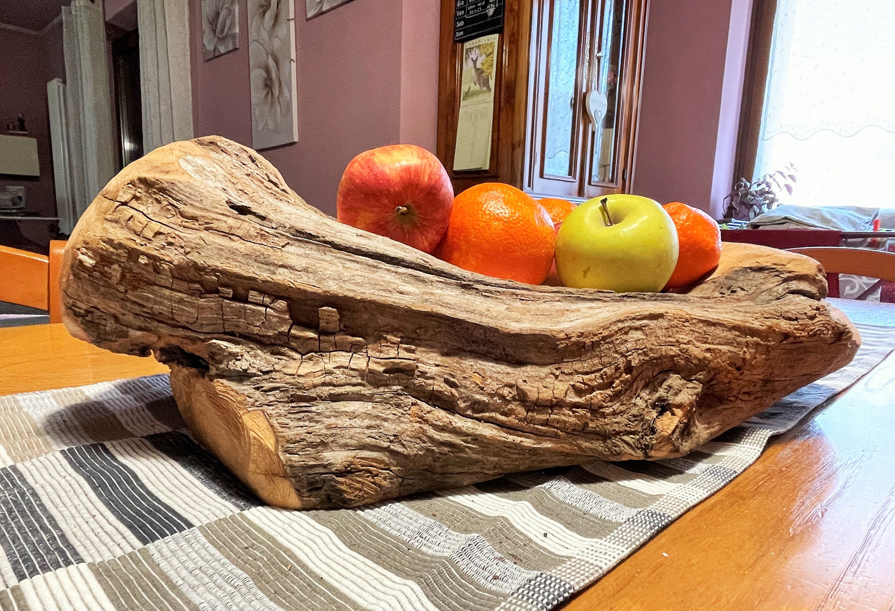 Centrotavola in legno sabbiato, porta frutta, radice di ciliegio, arredo  ecologico, legno satinato, legno grezzo, piatto legno naturale -  Italia