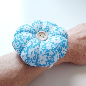Wrist pin cushion Sewing gift Pin cushion with pins Floral pin cushion
