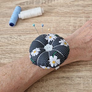 Daisy Design Wrist Pin Cushion, Handcrafted Sewing Accessory, Elastic Strap,