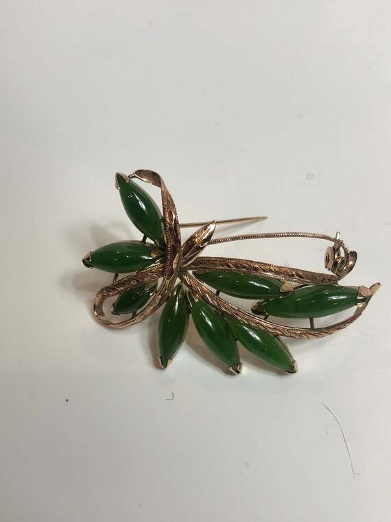 Taiwanese nephrite and 14k rose gold brooch