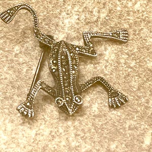 Vintage Frog brooch pin 925 sterling silver with faceted marcasite stones