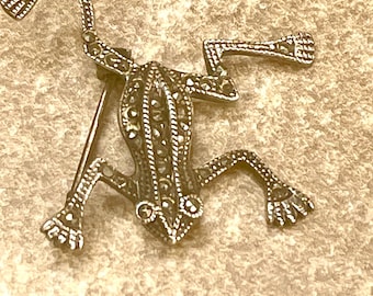 Vintage Frog brooch pin 925 sterling silver with faceted marcasite stones