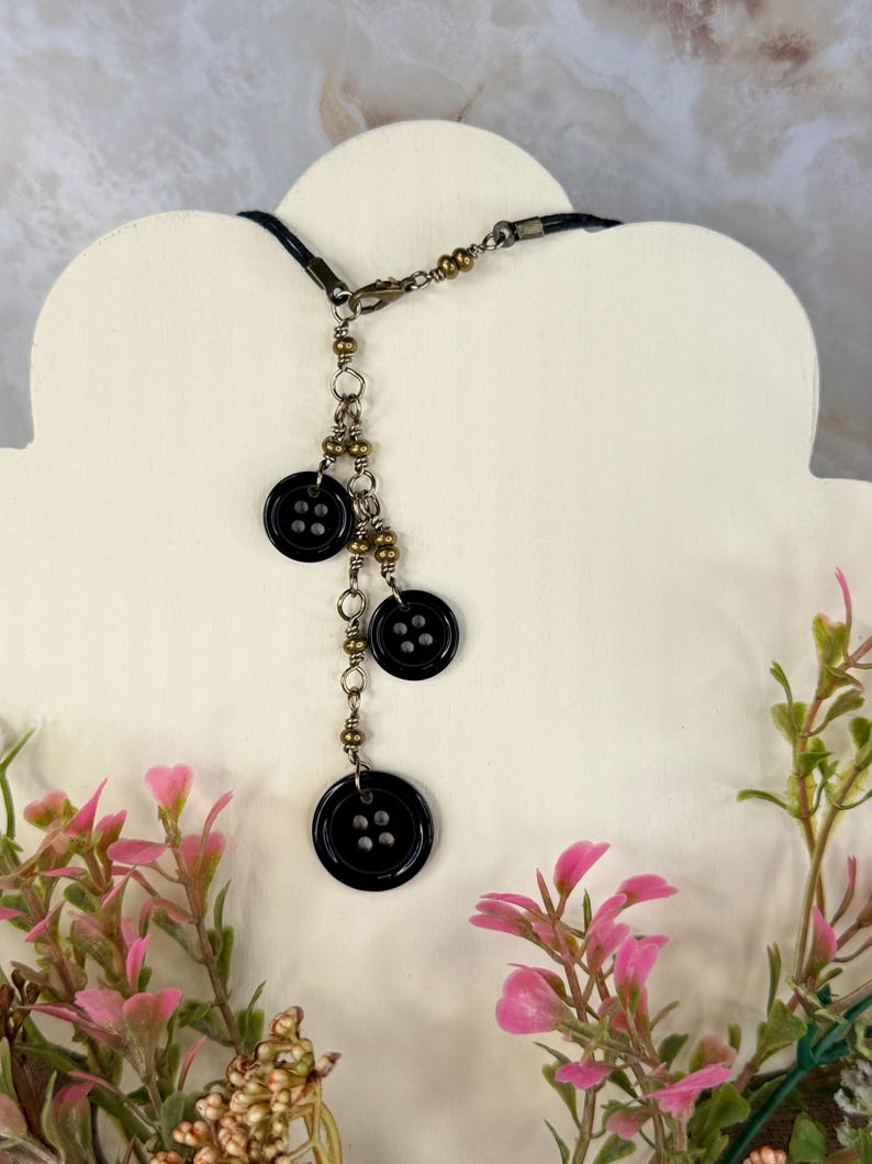 Coraline Looking Stone Pendant Necklace including never wear green in your dressing room note | Seeing Stone