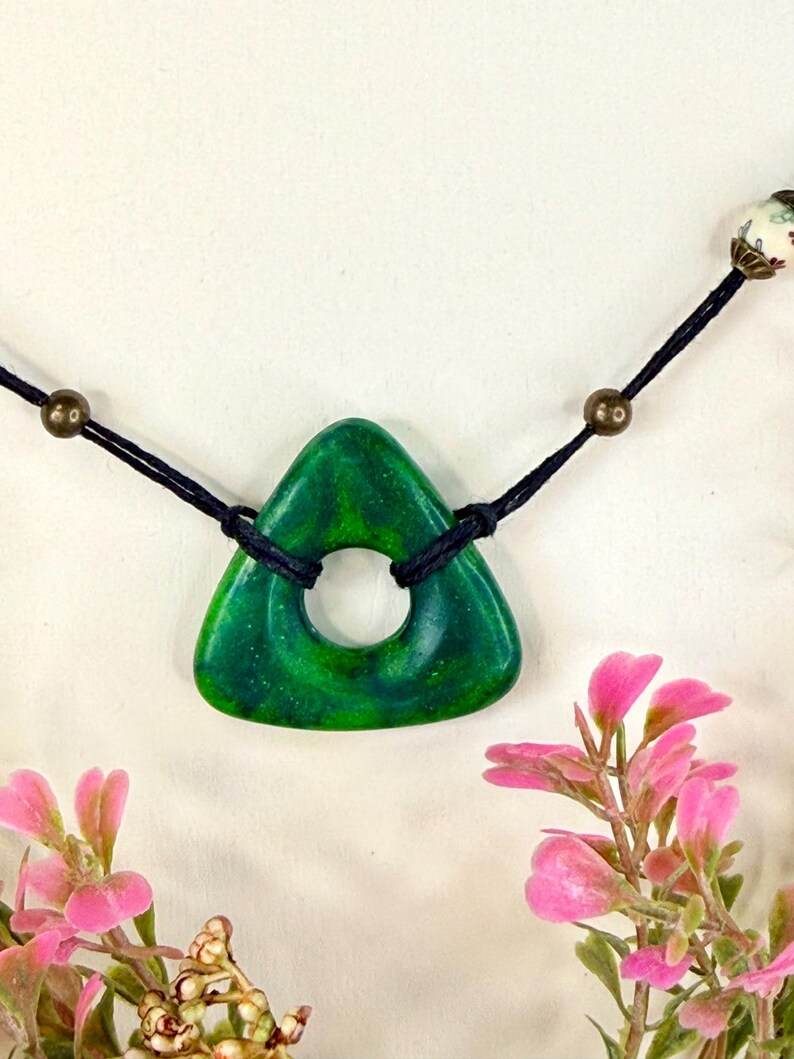 Coraline Looking Stone Pendant Necklace including never wear green in your dressing room note | Seeing Stone