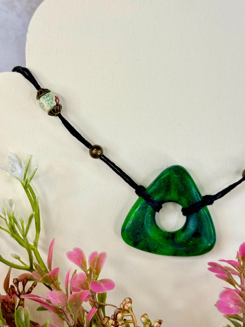 Coraline Looking Stone Pendant Necklace including never wear green in your dressing room note | Seeing Stone