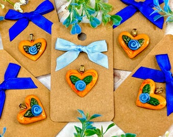 Florida Gators Floral Heart Pendant Necklace, Orange Marble color heart with a light blue rose, on gold plated chain | choose between 5