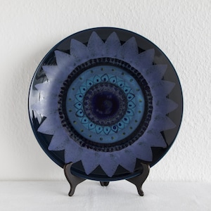 Hilkka LIISA AHOLA Arabia Vajilla Azul Girasol Porcelana Cargador Decoración de pared Midcentury MCM Finlandés Finlandia
