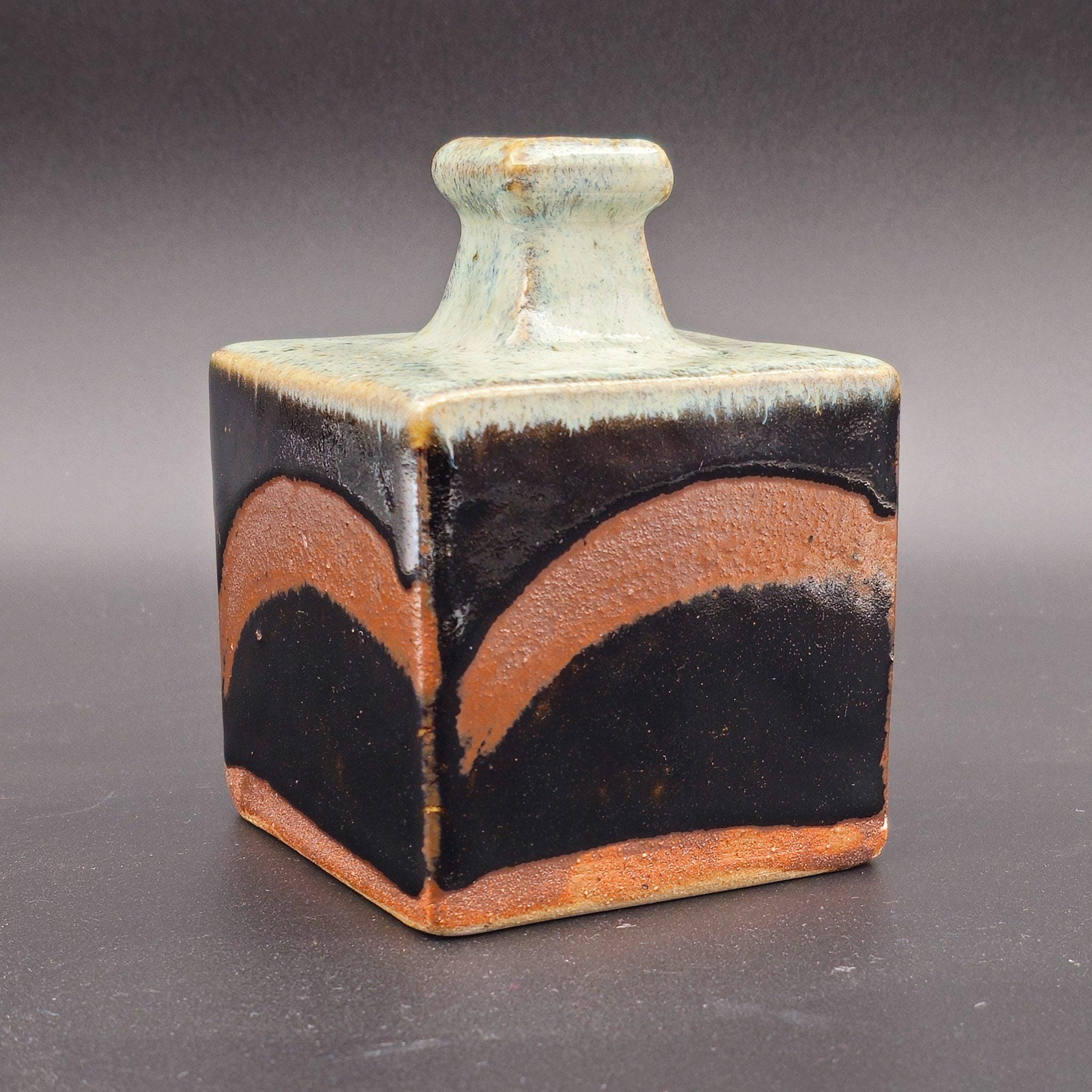 SHOJI HAMADA (1894 – 1978) Beige Brown Glazed Square SHOJI HAMADA (1894 – 1978) Beige Brown Glazed Square