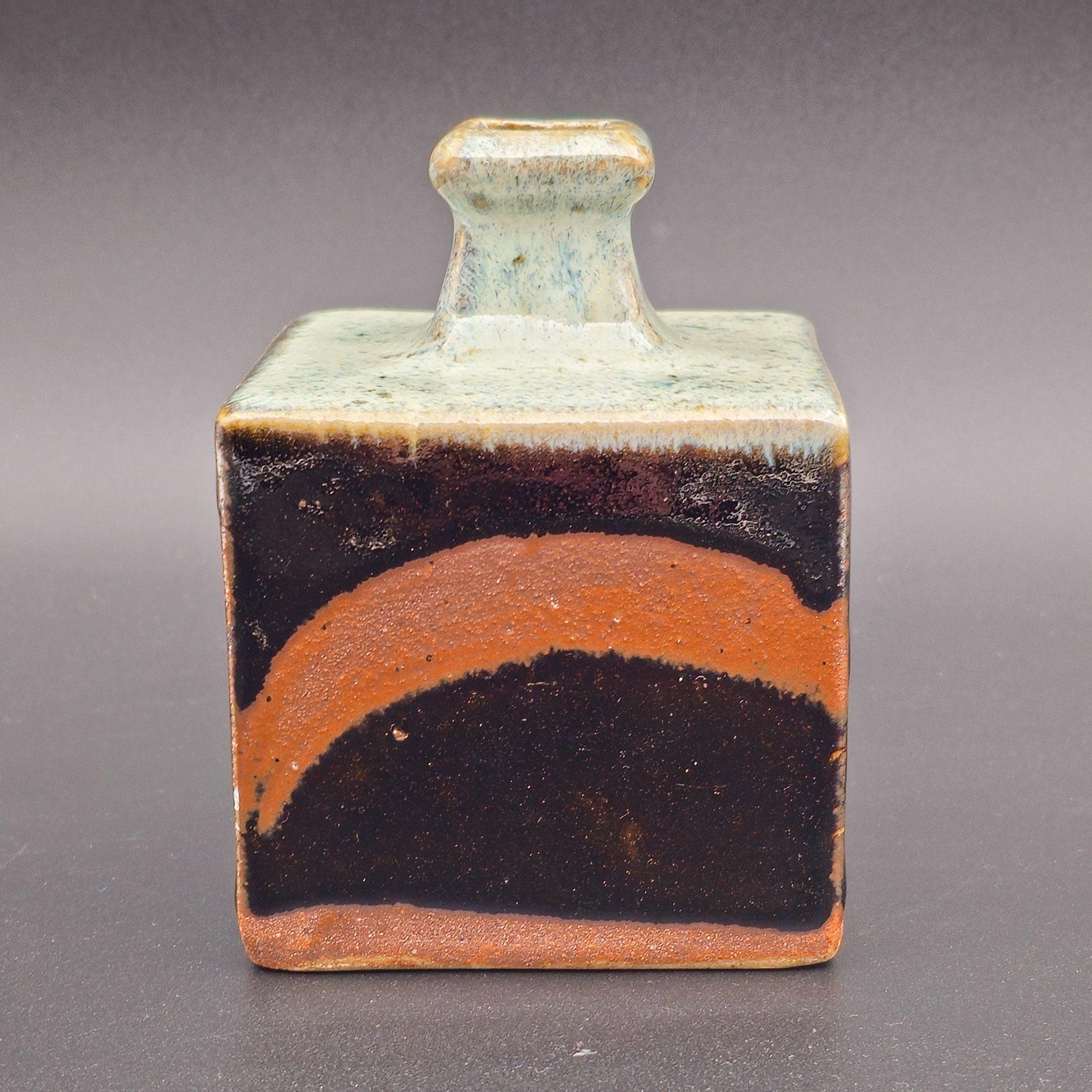 SHOJI HAMADA (1894 – 1978) Beige Brown Glazed Square