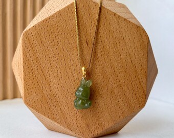 Colgante de conejo de jade nefrita con oro macizo de 18 quilates, pequeño colgante de conejo tallado en 3D, HST-0424-1723143864